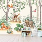 Carta da parati Animali del bosco in una scena stravagante.