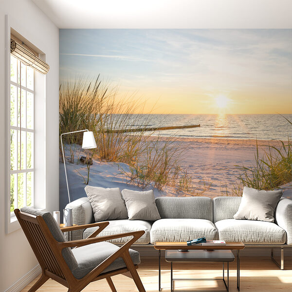 Erba su una spiaggia con acqua sullo sfondo Carta da parati murale Erba su una spiaggia con acqua sullo sfondo
