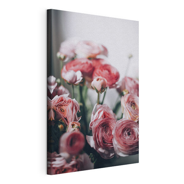 Stampa su tela Fiori rosa in fiore in una luce soffusa