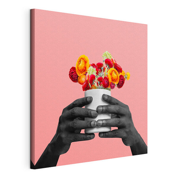 Mani nere che reggono una tazza bianca con un fiore rosso Stampa su tela Mani nere che reggono una tazza bianca con un fiore rosso