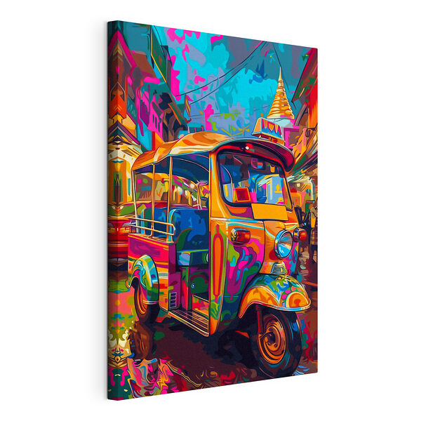 Un tuk-tuk colorato in una strada Stampa su tela Un tuk-tuk colorato in una strada