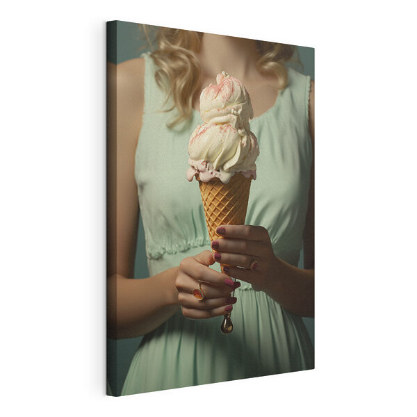 Stampa su tela Donna con un cono gelato in mano