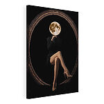 Stampa su tela Donna seduta su una sedia con la luna che le illumina il viso